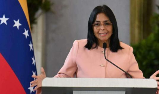 这才是真正的窃国大盗，成功之后装都不装了。
 
最新消息，美国已将委内瑞拉临时总