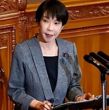 日本扛不住了！但别把功劳都算在中国头上，真正掐住日本的是一群秃鹫！美国洗劫它的金