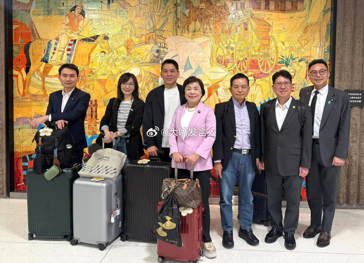 这群岛内政客，到了北美，会自己下飞机自己走，从不要求接机呀排场什么的郭亮、陈凤、
