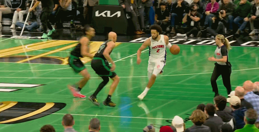 创造新纪录的机会就在眼前，可惜了。坎宁安虽然得到42分，但最后这次罚球不中，包括