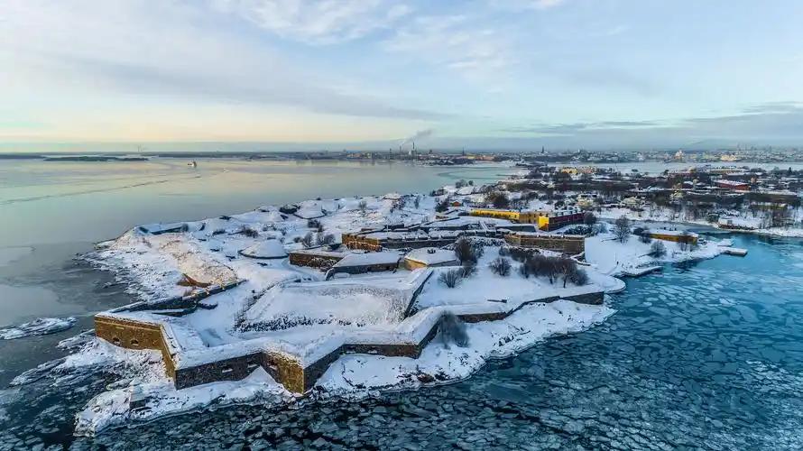 掏枪了！美军C-17直接降在格陵兰首府，丹麦毫不知情，连预警电话都没一个！第二天