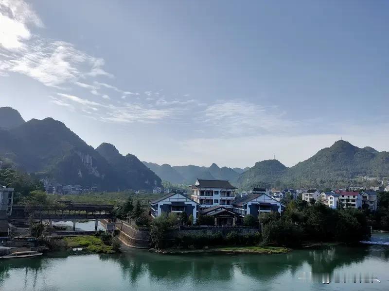 人老了，各有各的活法，而这活法皆是自己的选择。
故而，每个老人的活法都千差万别、