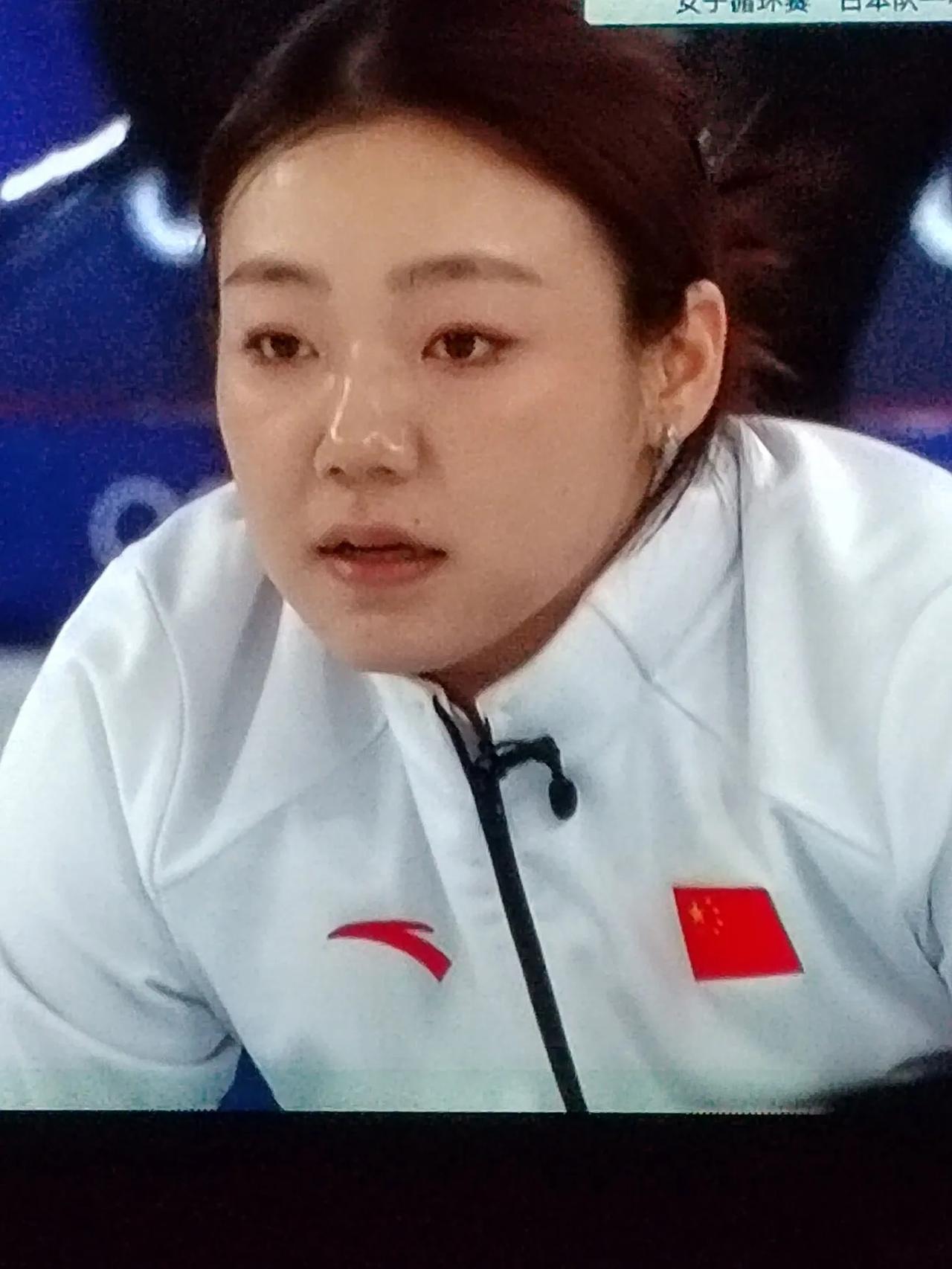 最后一只壶
静静地穿营而去
像一片轻盈的雪花
在凄厉的寒风中
消失的无影无踪
结