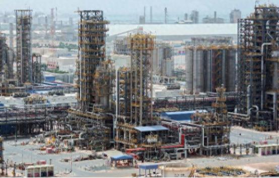 阿联酋刚刚官宣从OPEC“退群”，网上立马就吵翻了，紧接着要跑路的，会不会就是哈