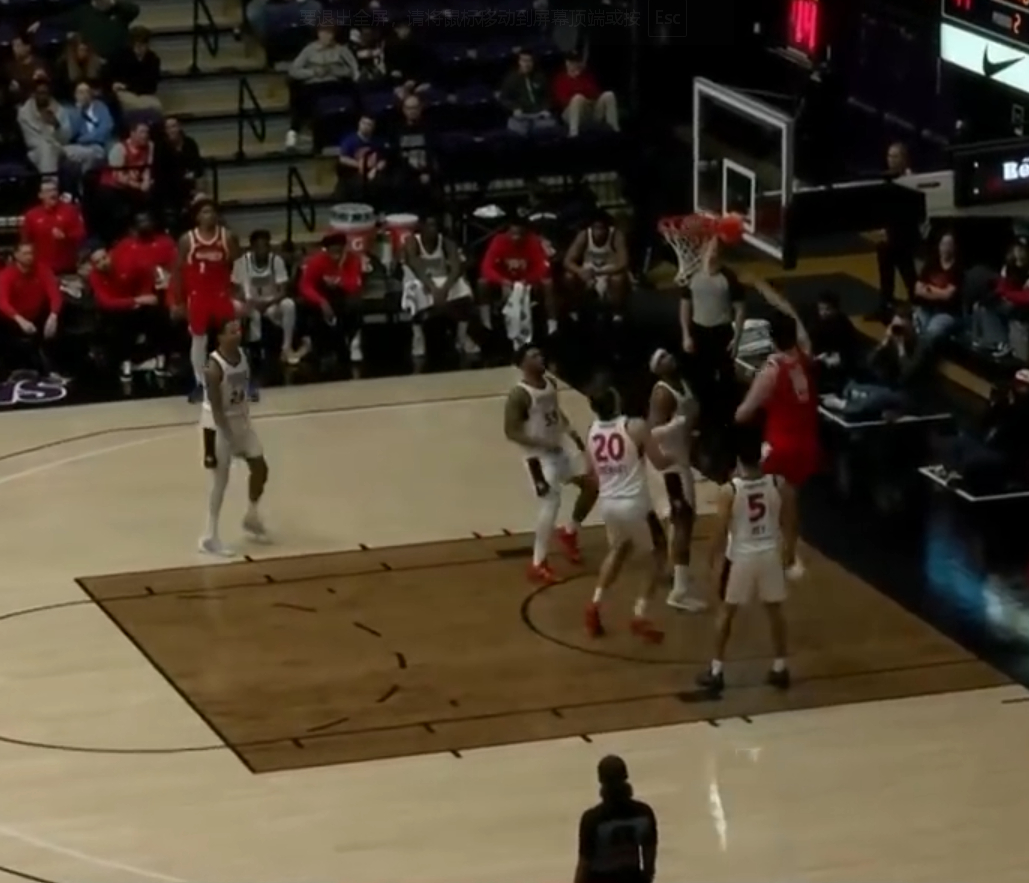 杨瀚森单臂暴扣 首节未进球，第二节直接觉醒！禁区强硬补篮+直冲篮下单臂暴扣+篮板