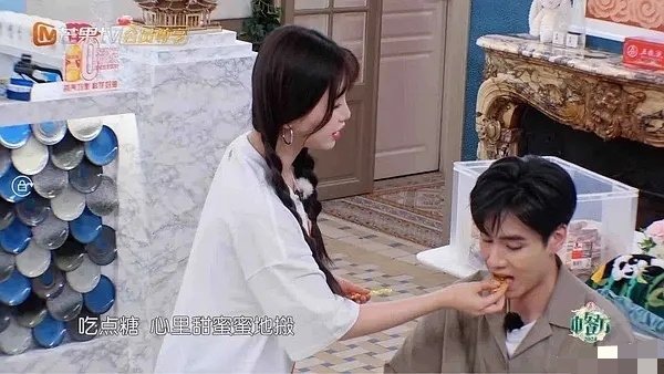 虞书欣胡一天在中餐厅里竟然还挺好磕 ​​​