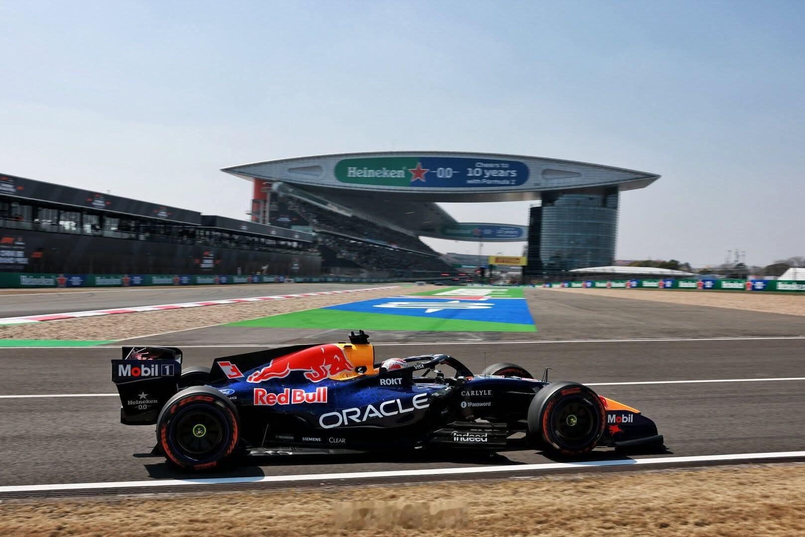 根据f1中国大奖赛 的数据，红牛f1 赛车的重量比Alpine、法拉利、梅赛德斯