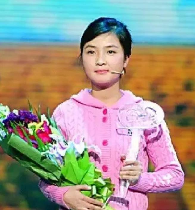 1996年，山西1女孩，5岁时父亲车祸去世，母亲无力抚养5个孩子，含泪把她送人，