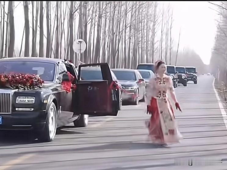 新婚之日路过父亲的坟地该不该祭拜？