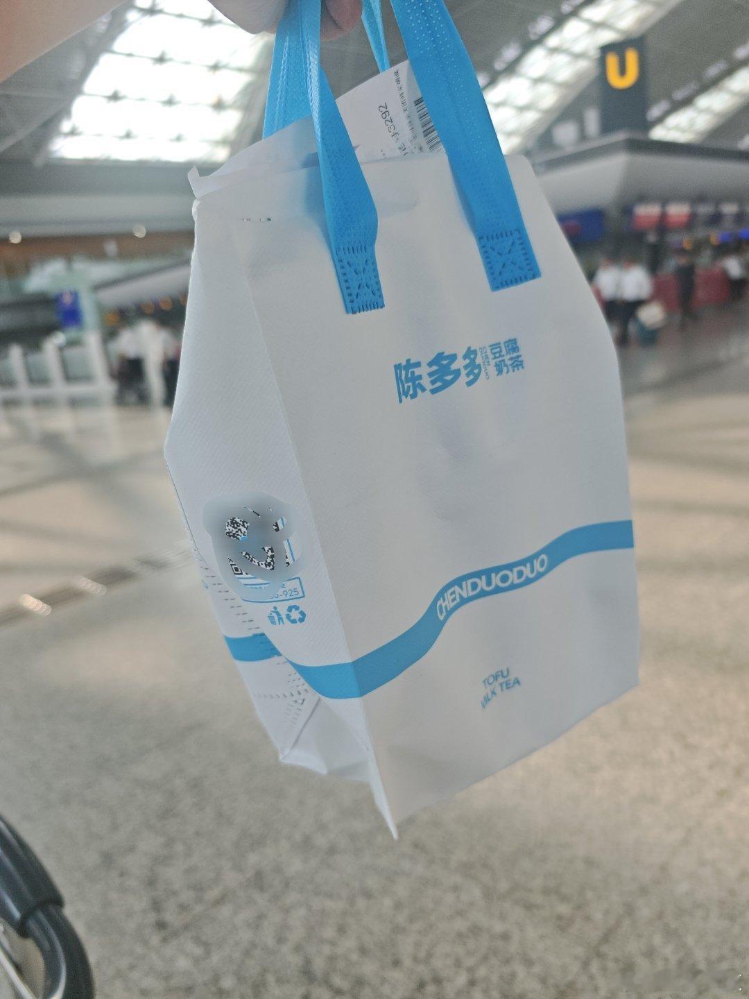 这个陈多多豆腐奶茶这么好喝吗？为啥我媳妇非要喝这个？盘哥闲聊 于是我偷偷点了两杯
