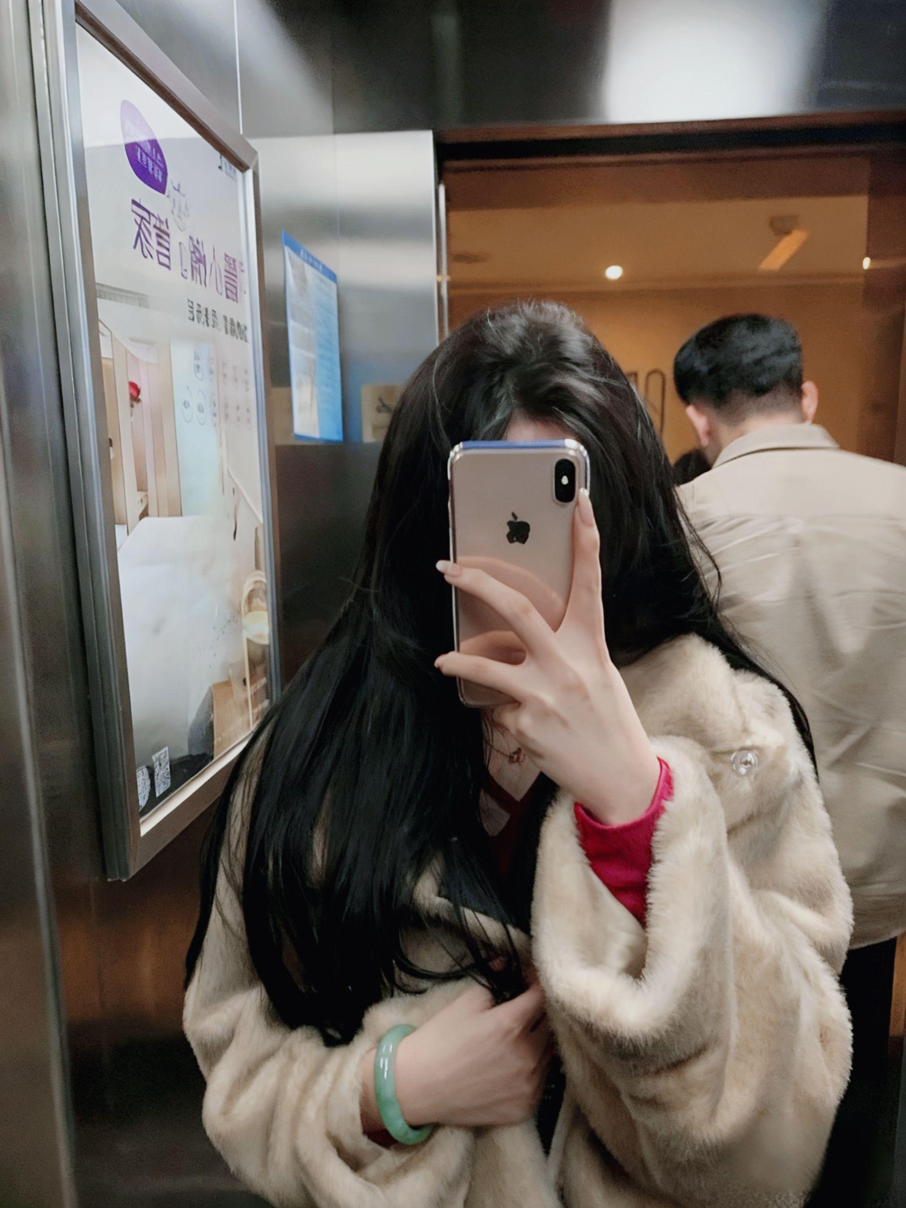 “怎会走到最后 你爱着我 却不属于我”