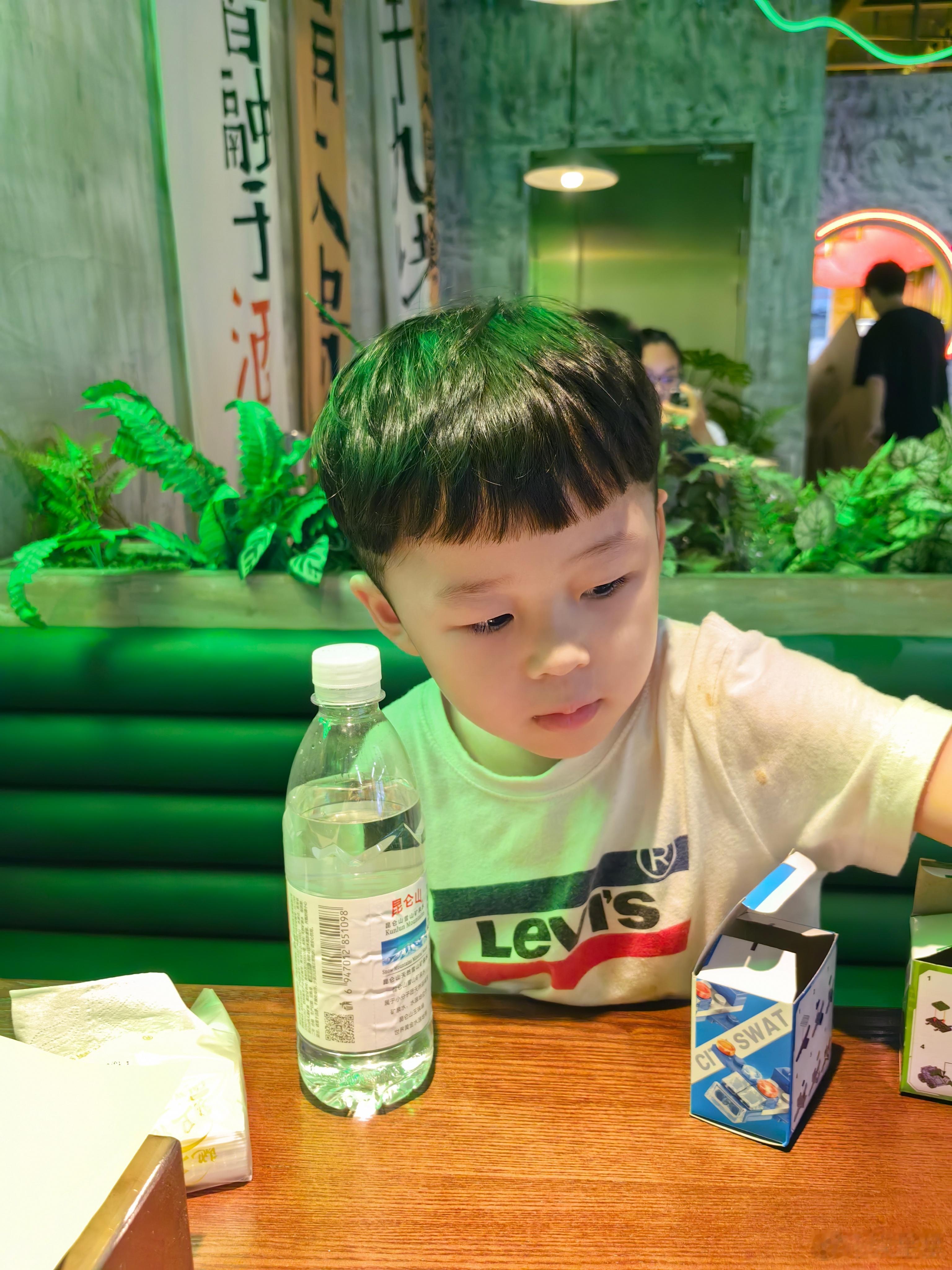 谁家中秋节不在家里和老人吃饭啊，没错就我们[允悲]我是一点不想吃烧烤的，架不住这