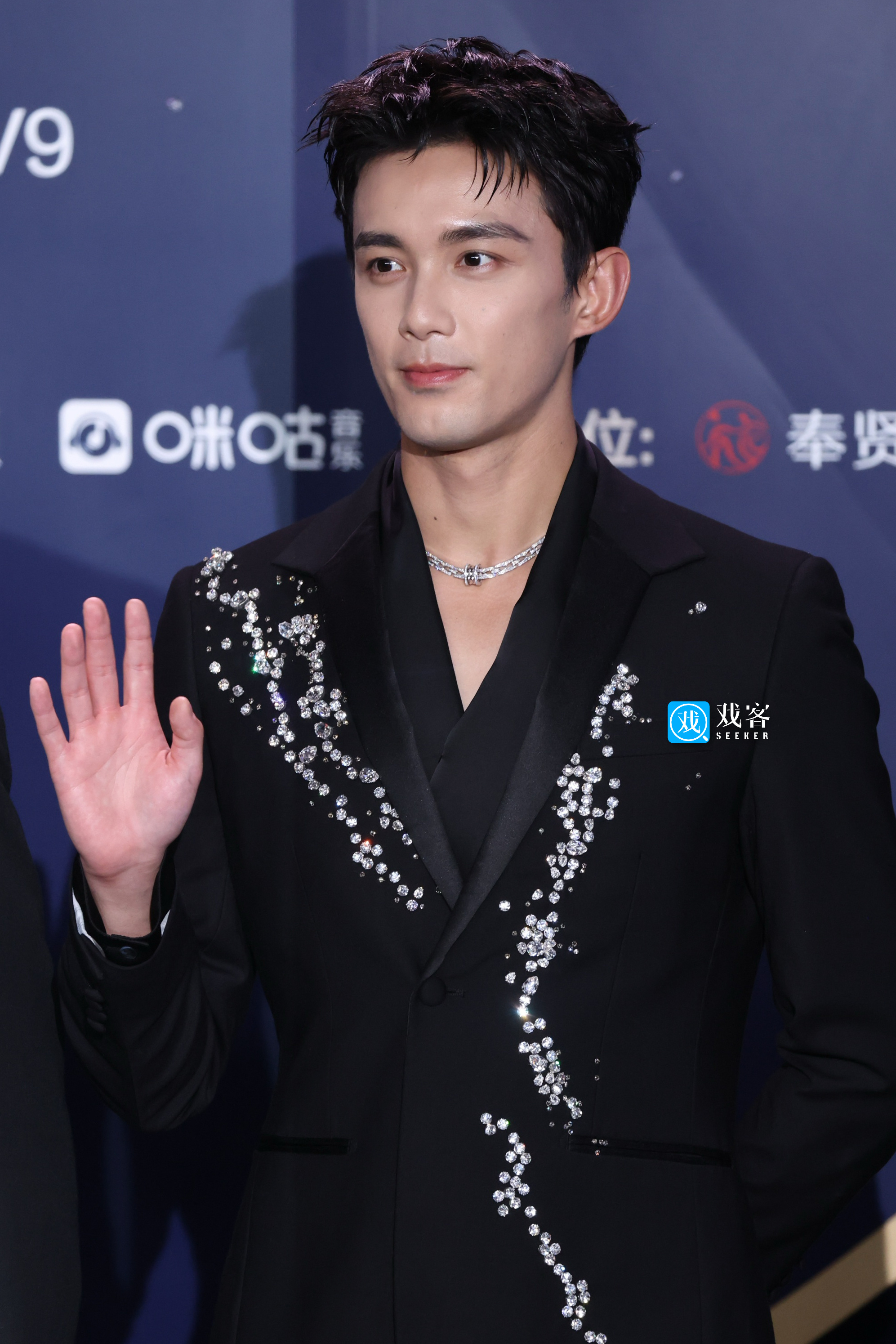 吴磊自行车梦男吴磊忙得脚底搓出火星子了吴磊这小东西谁发明的你说说。 