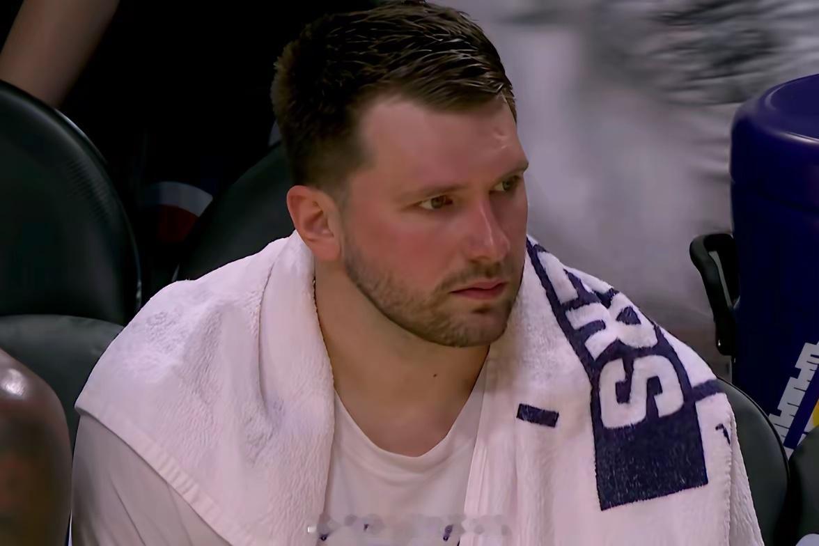 湖人今天的失利，无疑给球迷们浇了一盆冷水。22分的惨败，让人不禁为湖人的未来捏了