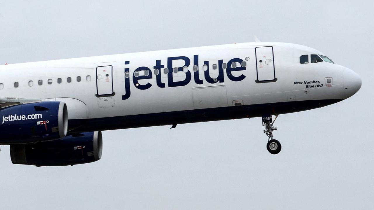 捷蓝航空（JetBlue）一架降落在纽约肯尼迪机场的A321客机“被无人机击中”