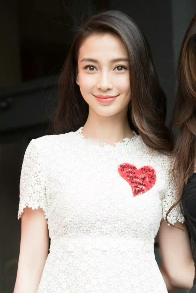 angelababy   杨颖 早上好呀宝贝们!暑假大家都在家做什么呀～来和奶颖
