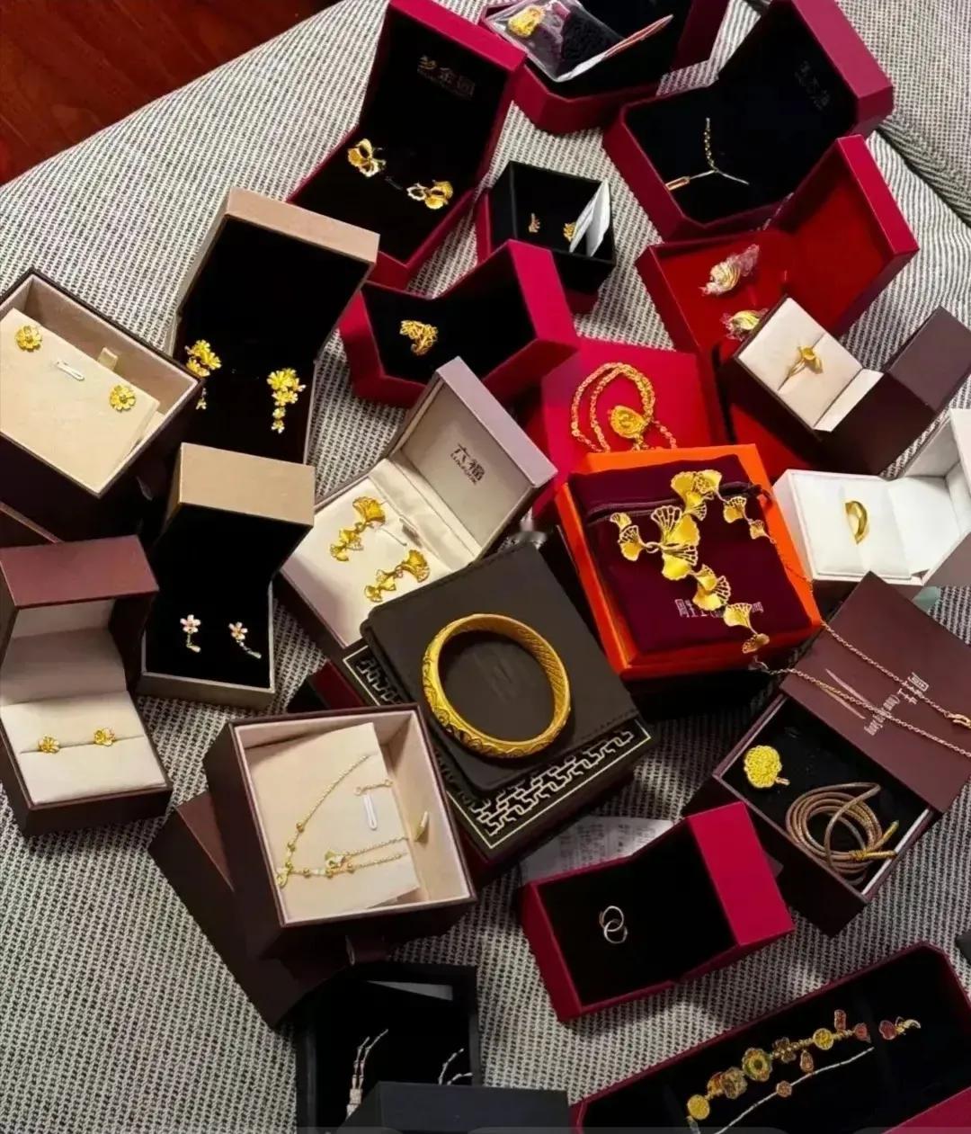 嘿，您知道吗？从明年2025年开始呀，有好些东西恐怕都要在市场上遇冷，变得不那么