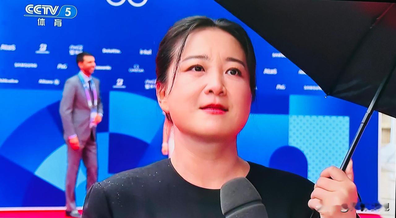 减肥100斤的贾玲出现在央视巴黎奥运特别节目的镜头前，在表达完对运动员的祝福后，