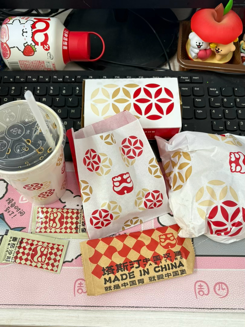 佳佳的投喂捏😋周四过得也很幸福～ 