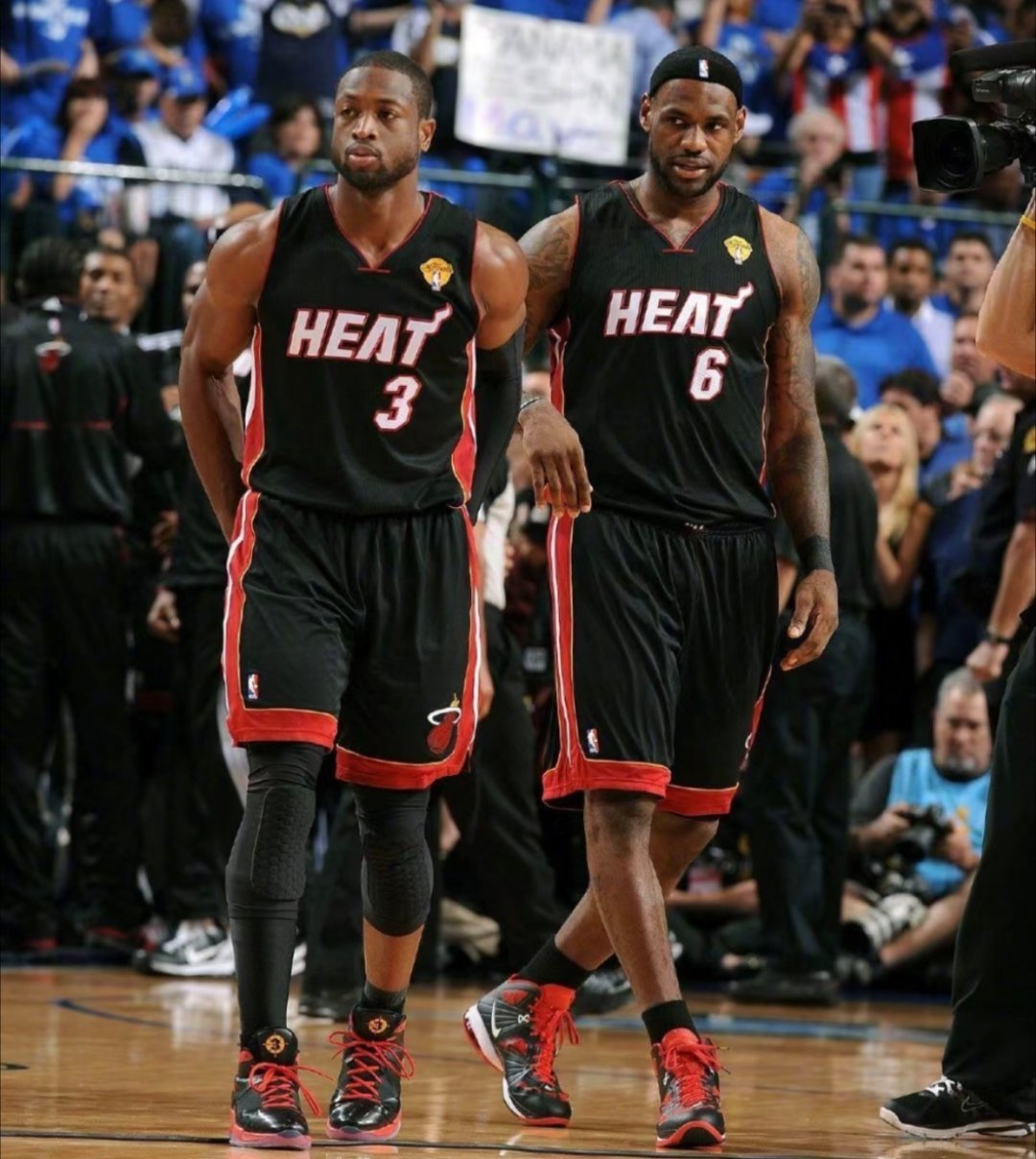 球迷提问：你认为哪个时期的韦德最强？[疑问][疑问][疑问]#nba##NBA[