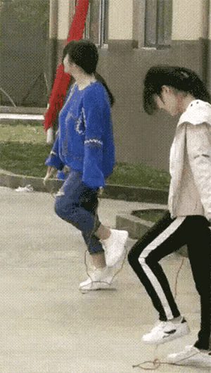 跳绳，还是得看女人啊。