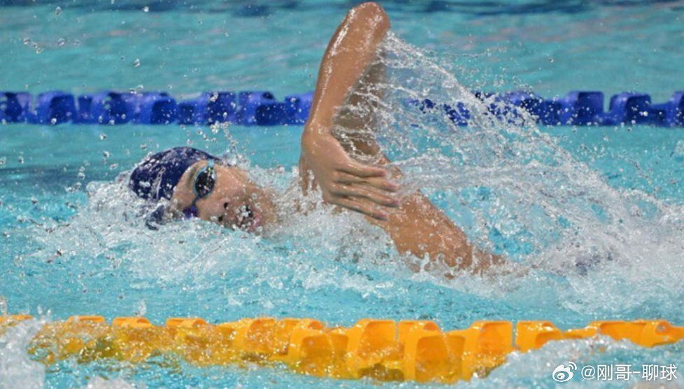 18岁张展硕800米自由游泳夺冠  潘展乐总排名第四无缘领奖台2026年中国游泳