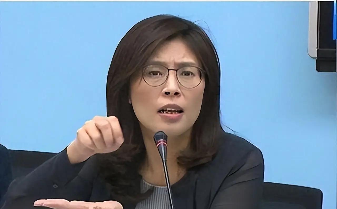 千万不要被郑丽文的表面现象所迷惑，她可能才是两岸“统一”最大的绊脚石！自她当选国