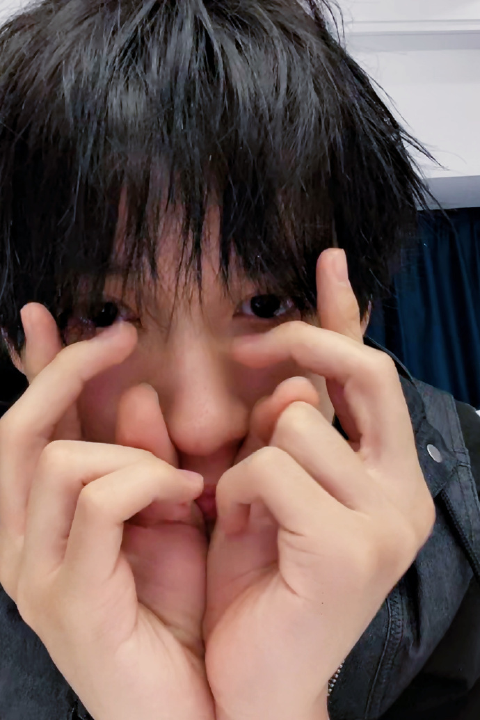 余宇涵红包余宇涵直播发红包引发全网狂欢！有人晒出几元的幸运截图，有人吐槽只抢到几