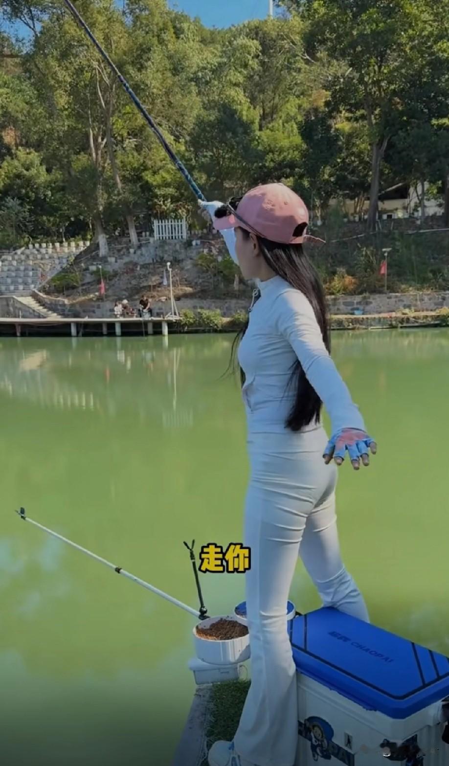 这个时代的疲累，很大程度上源于我们对自己永不停歇的“驱赶”。

那份“必须优秀”