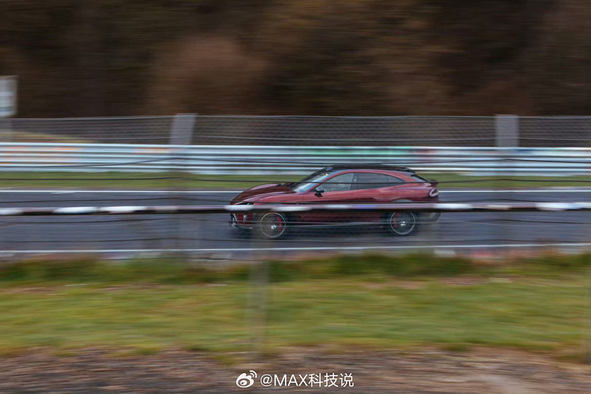 奥迪RS Q8、保时捷卡宴Turbo GT：不好，冲我们来了！小米YU7GT新配