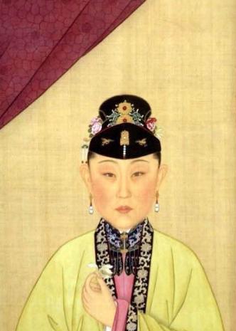 乾隆三十二年，一道圣旨下来，整个朝堂都惊呆了：要为一位已经去世的 “先帝妃子” 
