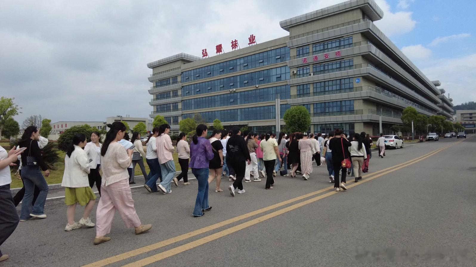 房县 县人社局：深化精准就业服务 百名“妈妈岗”暖心上线十堰爆料 房县新闻网讯 