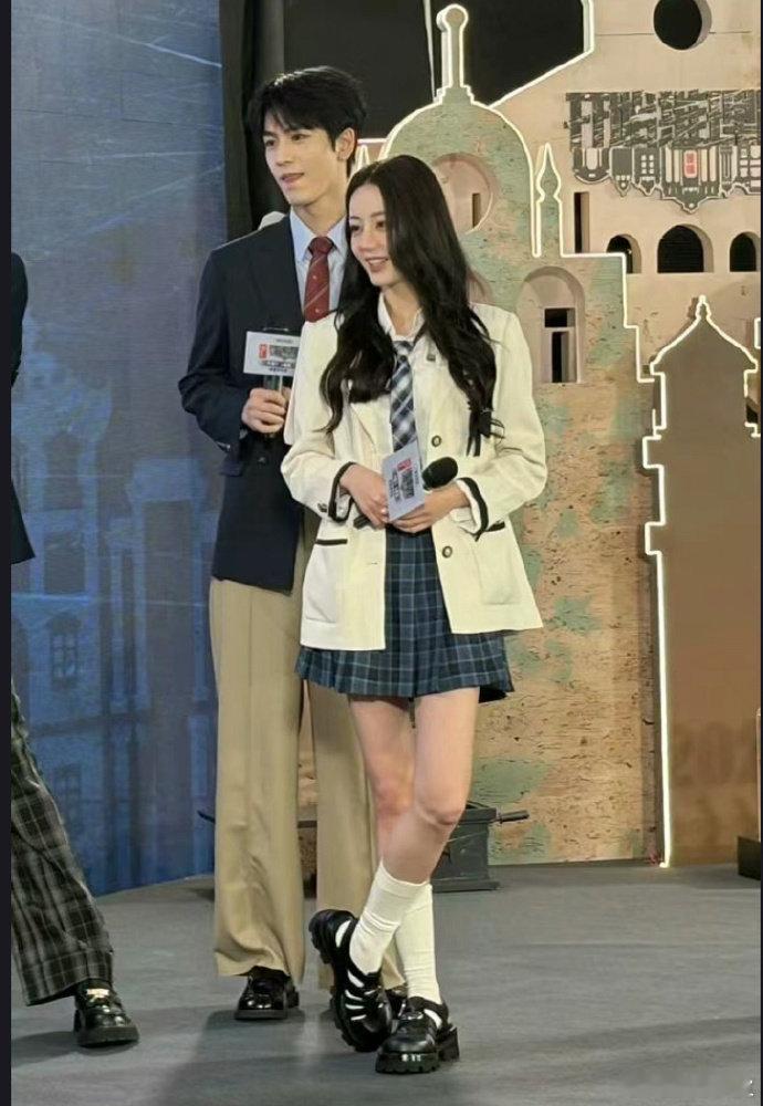 迪丽热巴学姐妆“人间卡皮巴拉”“哥姐诱捕器”“硬控逻辑” ​​​