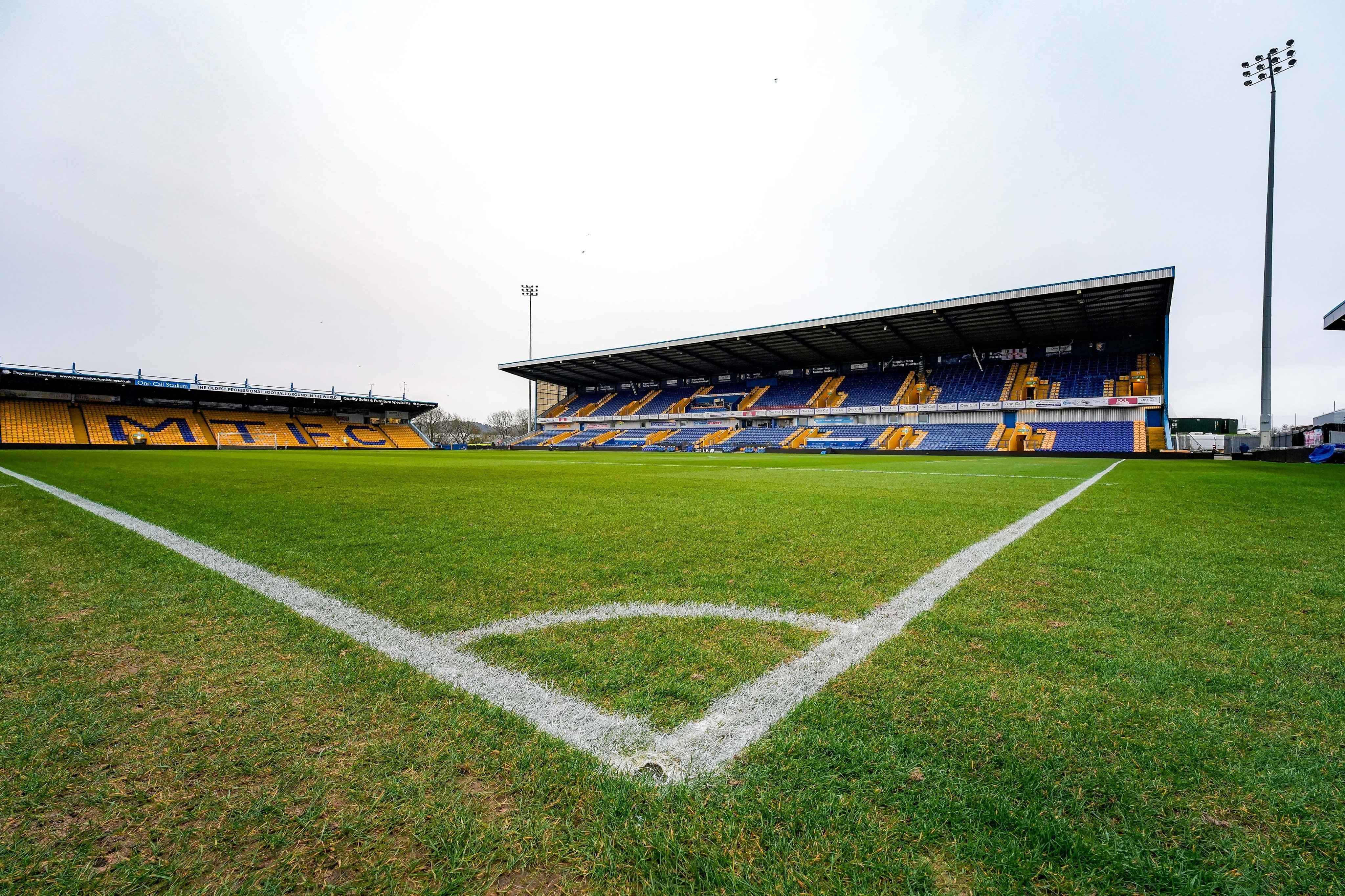 今天足总杯16强战做客英甲球队曼镇！他们的主场One Call体育场是地球上最古