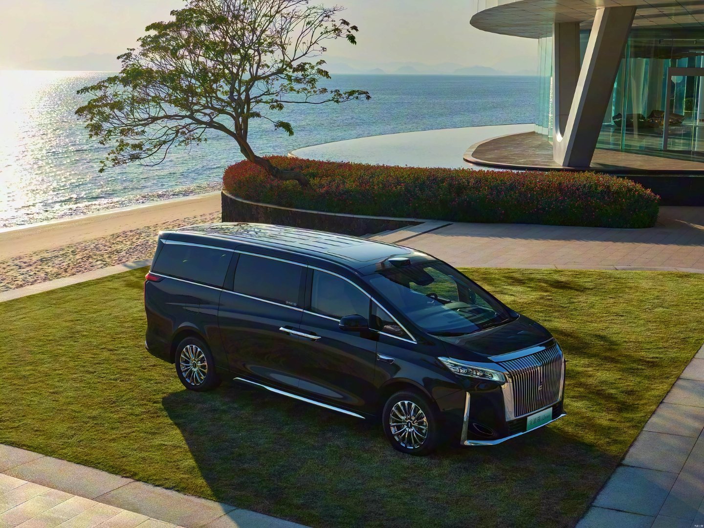 我妹打来电话，上次网友们让她买A3她买了，现在她家想买个大MPV,平时在内蒙用，