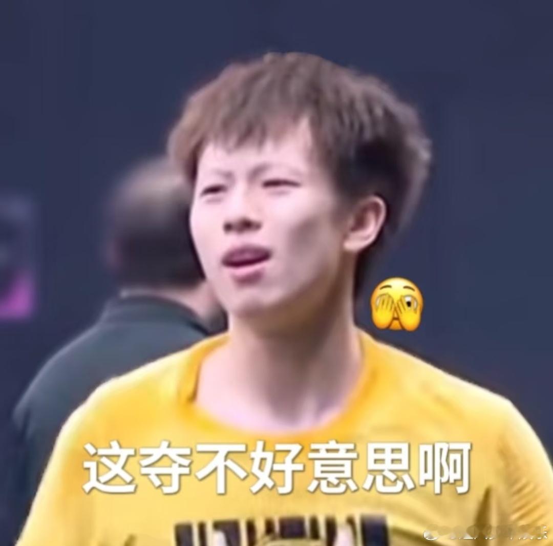 林高远顺毛爆改锡纸烫 跟球友聊林高远的变化，翻出他17年到25年的证件照，顺毛到