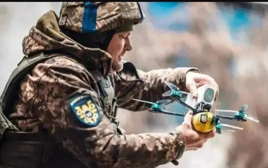 前线几乎到处都能看到机器人开火，乌军担心人员伤亡，便大量投入地面机器人！结果，俄