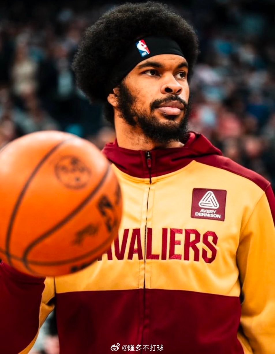 ESPN记者温霍斯特：湖人非常愿意用勒布朗·詹姆斯交易换来贾雷特·阿伦！