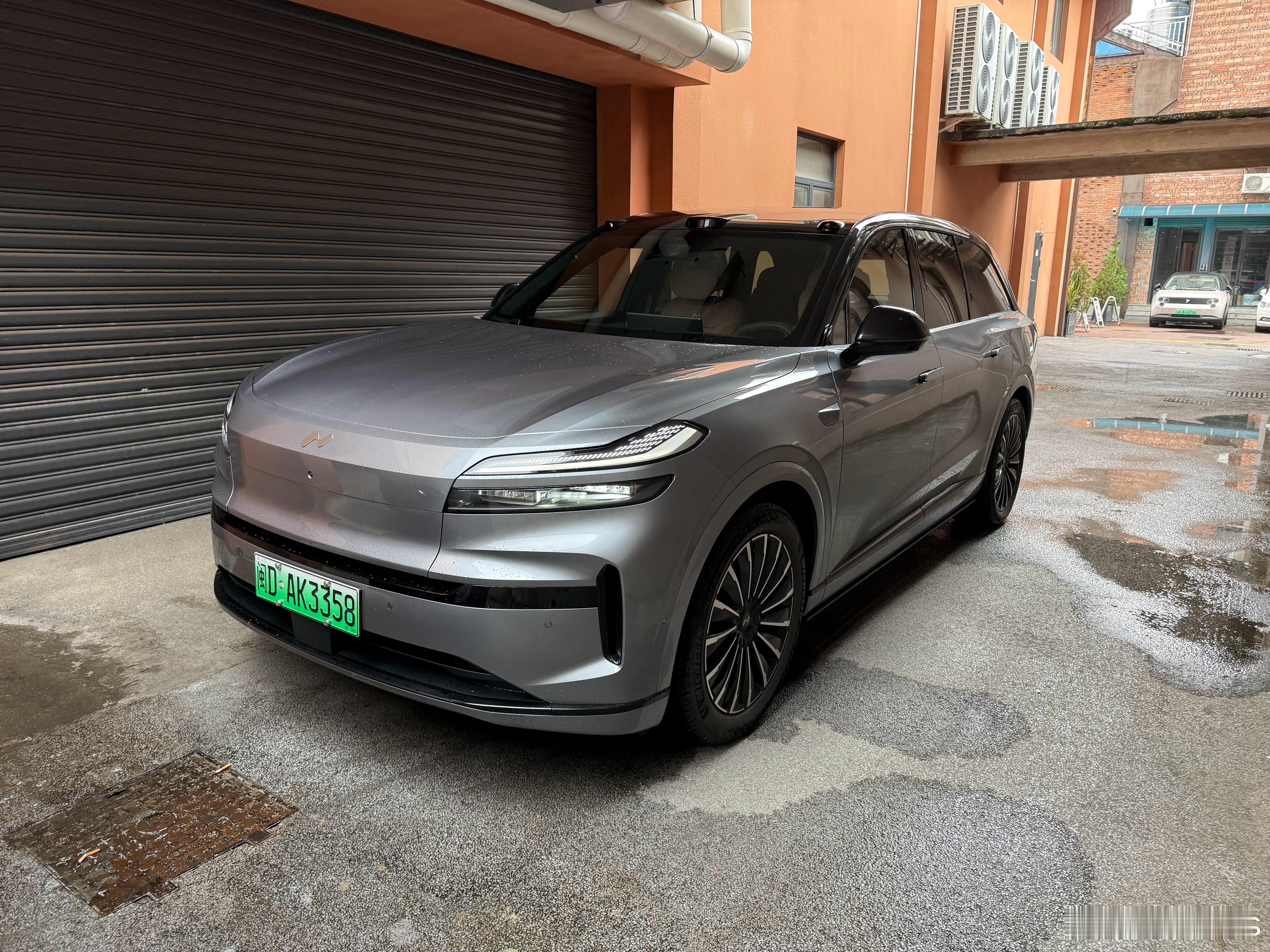 新L90真的好好，好舒服，底盘没以前那么软，开起来没有以前那么强的油腻感。就是乐