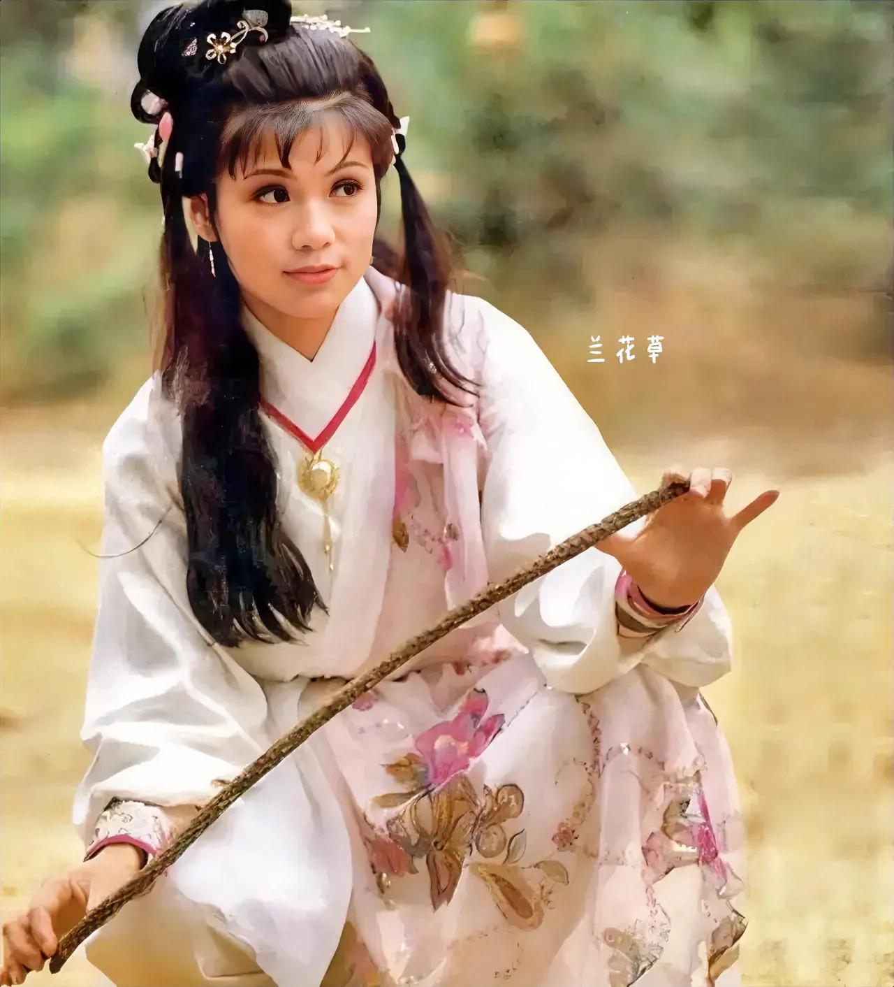 还是最喜欢翁美玲饰演的俏黄蓉，精灵古怪，可爱至极。