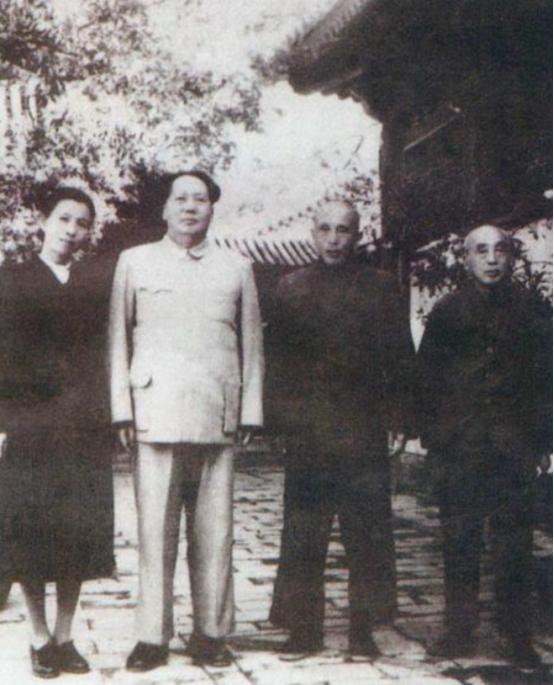 1953年，毛主席的大表兄文运昌因为毛主席没有给他安排新的工作，不愿意就这样回去