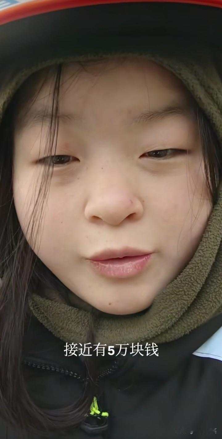 努力的人身上都在发光！四川的小何姐跑了一年外卖，存款攒下了5万块钱！

小何姐说