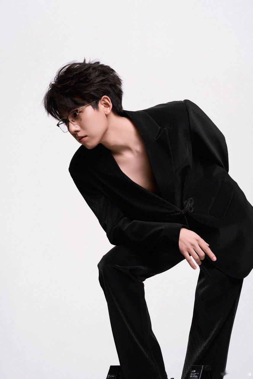 张耀眼镜一戴高智感上位张耀眼镜一戴高智感上位！！ 