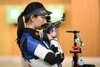 亚运会女子10米气步枪团体赛：中国队夺得金牌