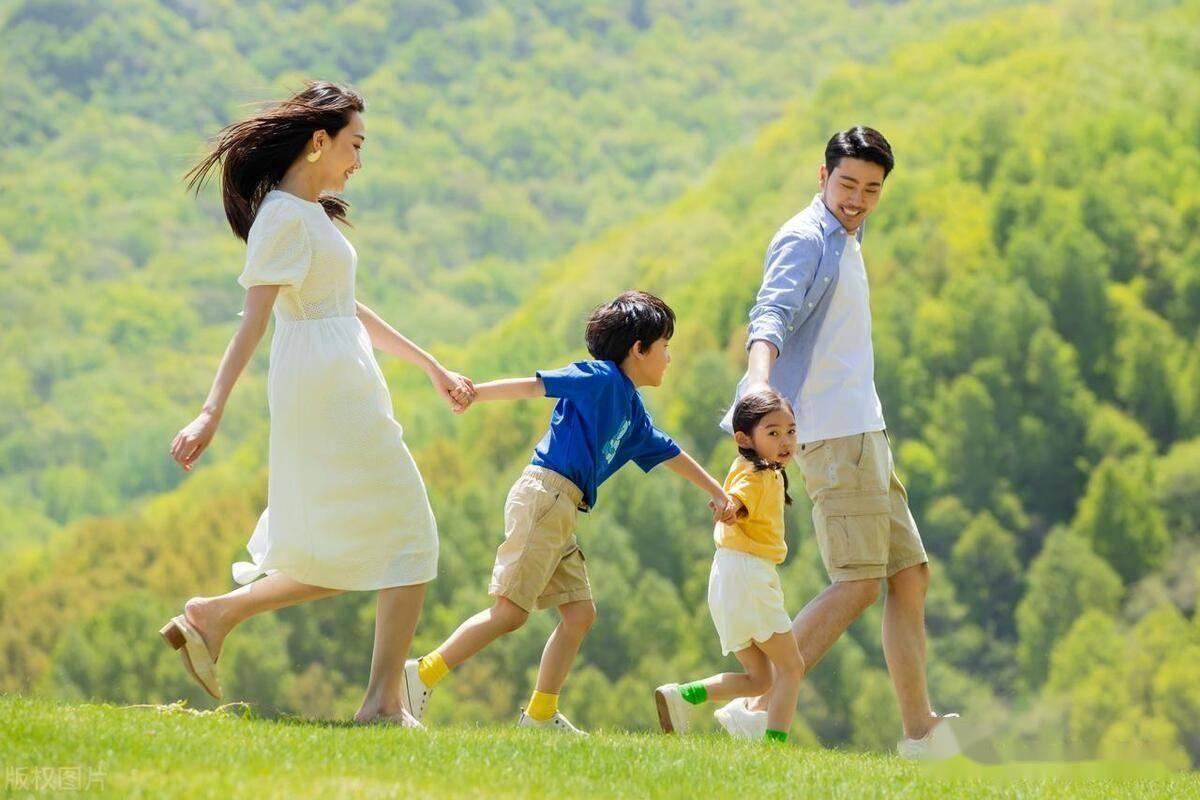 大彻大悟的一段话:“父母最深的觉悟,就是终其一生都要明白,养孩子的最终目的,不是