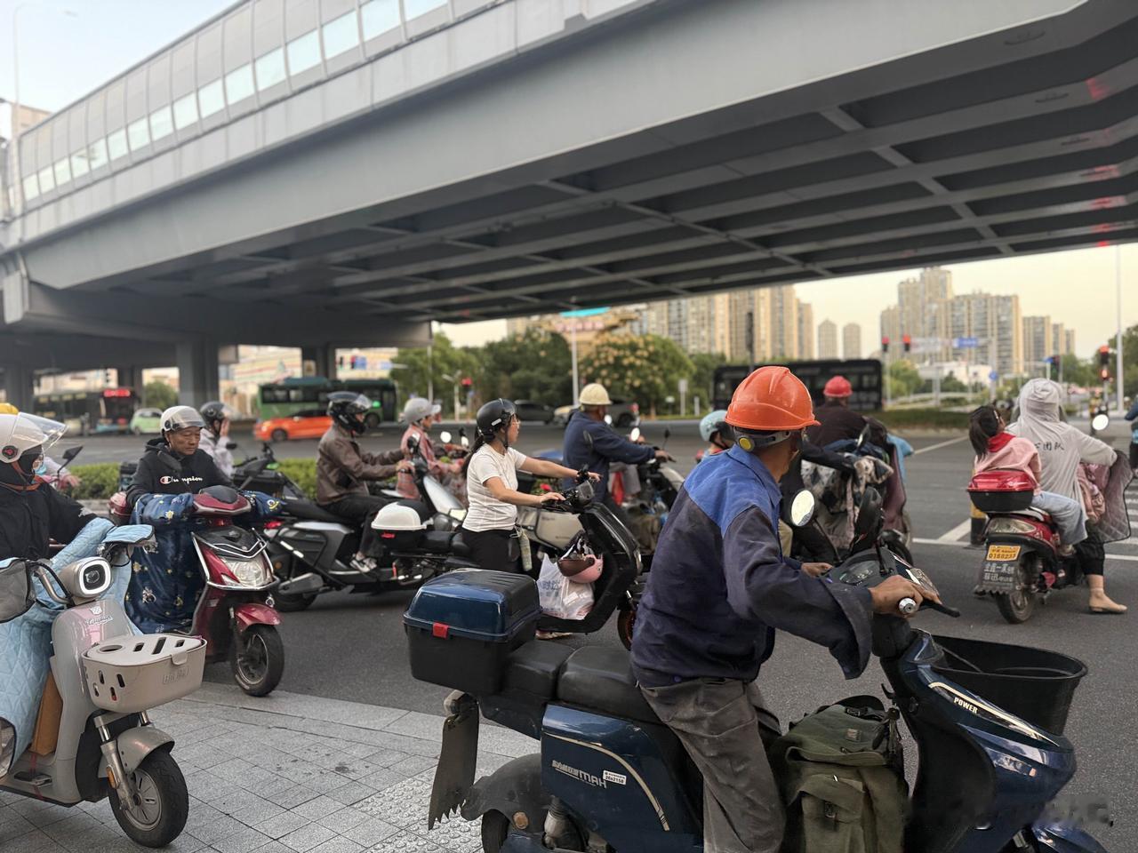 当你感觉身边都是好人的时候，
那你还没有长大。

当你发现身边人都很坏的时候，