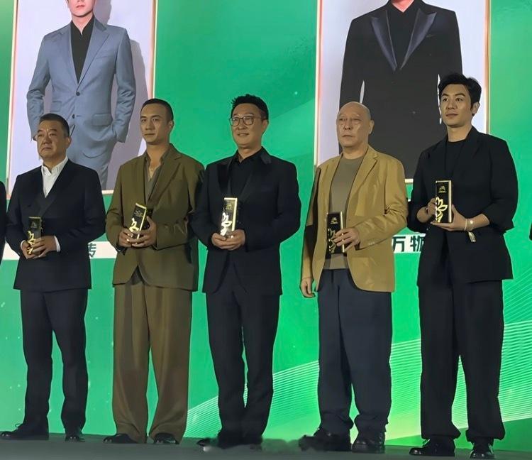 第31届白玉兰奖最佳男配角提名者全员亮相提名晚宴并领取提名奖杯白玉兰提名晚宴