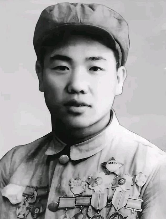 1950年，志愿军排长郭忠田私自放走了美军50多辆坦克，却带领全排以0：215的