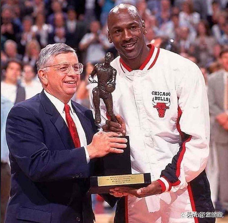 斯特恩的“神运气”：左手乔丹右手姚明，他才是NBA最大的操盘手！

“有人说大卫