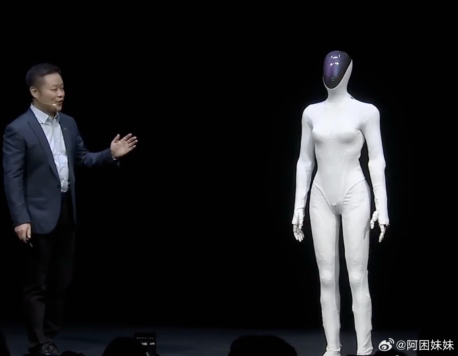 机器人也这么精致了，小鹏机器人会走猫步太像人了，搭载3颗图灵AI芯片，搭载第二代